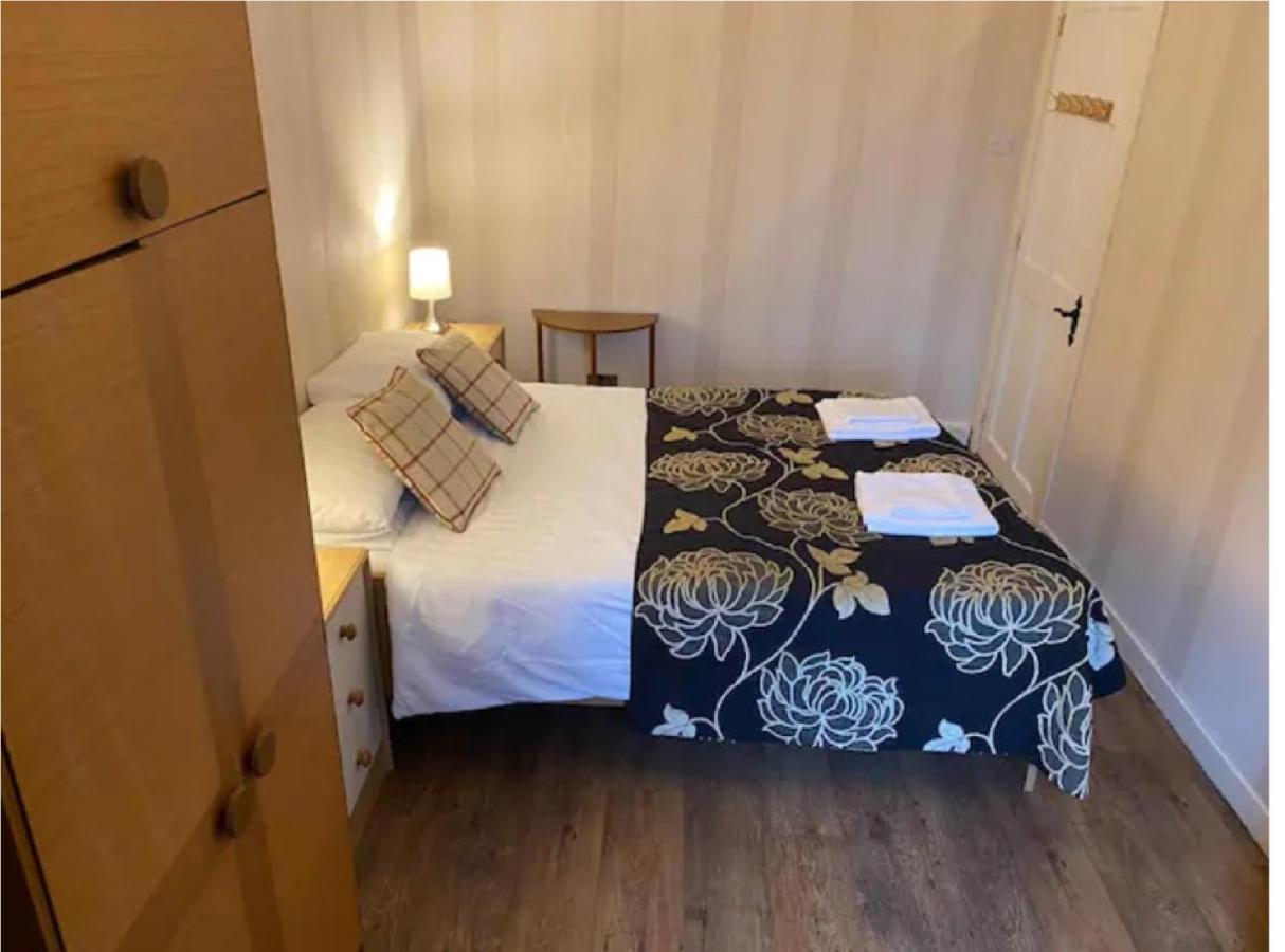 1 Bed In The Outskirts Of Edinburgh, Free Wifi & Street Parking, Self-Catering Apartamento Broxburn Exterior foto