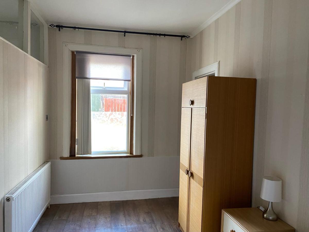 1 Bed In The Outskirts Of Edinburgh, Free Wifi & Street Parking, Self-Catering Apartamento Broxburn Exterior foto